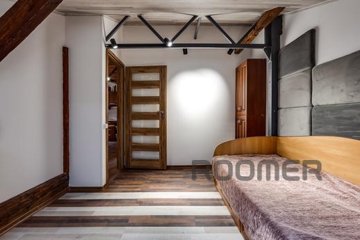 Large 5-room apartment in the center, Lviv - apartment by the day