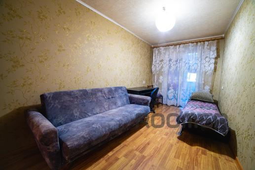 3 bedroom on Slobozhanskiy, Dnipro (Dnipropetrovsk) - apartment by the day