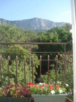 The third floor of the house in Kastropo, Yalta - apartment by the day