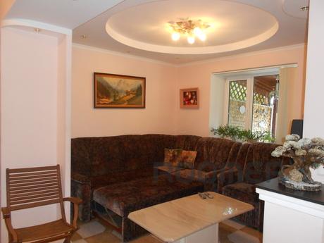 Family house in 2 levels, Yalta - apartment by the day