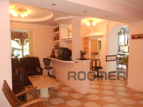 Family house in 2 levels, Yalta - apartment by the day