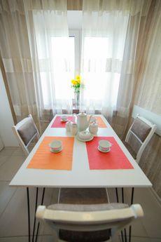 I rent daily a 3-room apartment, Mykolaiv - apartment by the day
