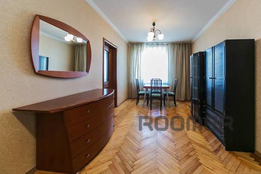 Spacious apartment in the metro in 1905, Moscow - apartment by the day