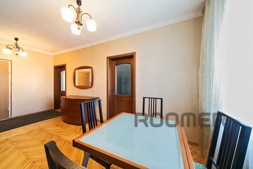 Spacious apartment in the metro in 1905, Moscow - apartment by the day