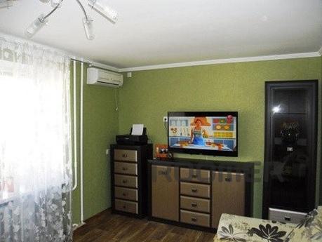 I rent one bedroom apartment in the center of Yalta on the s