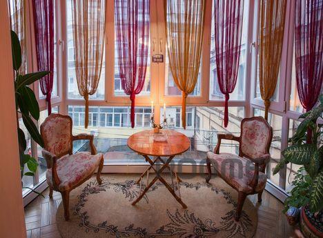 VIP Deribasovskaya, 10, Odessa - apartment by the day