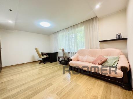 Your own, real 3k apartment August 23, Kharkiv - apartment by the day