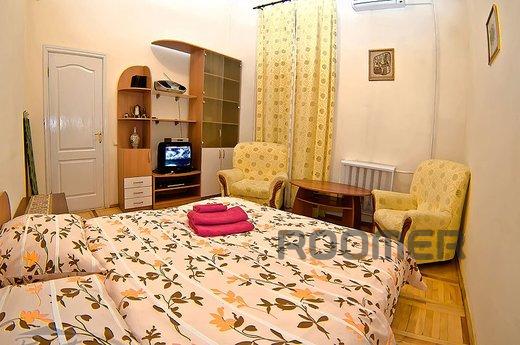 Clean, fresh, comfortable apartment near the subway. In room