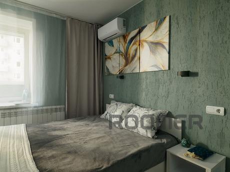 Comfortable, bright, stylish studio apartment with good reno