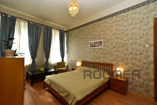 The apartment is next to the Palace., Saint Petersburg - apartment by the day
