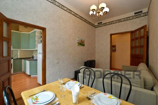 The apartment is next to the Palace., Saint Petersburg - apartment by the day