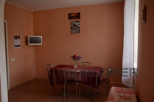 Rent daily 3-room apartment, Chernomorsk (Illichivsk) - apartment by the day