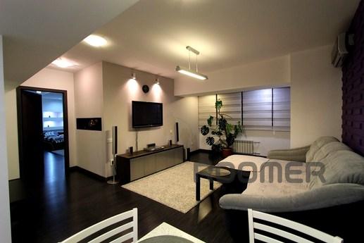 2-bedroom apartment is located at the intersection of the st