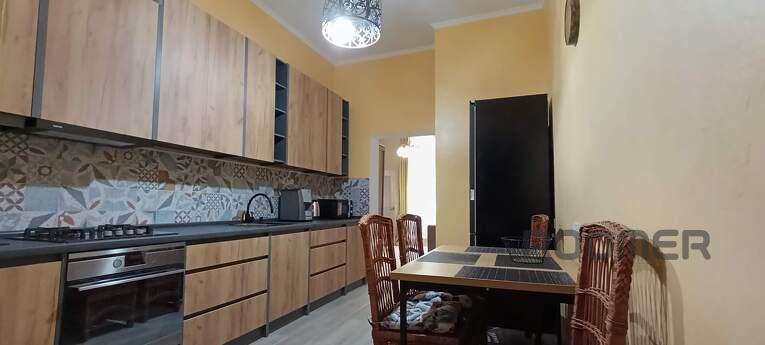 QUIET ON DOBU, Chernivtsi - apartment by the day