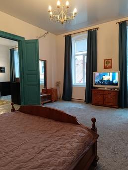 Similar rental of a three-room apartment, Chernivtsi - apartment by the day