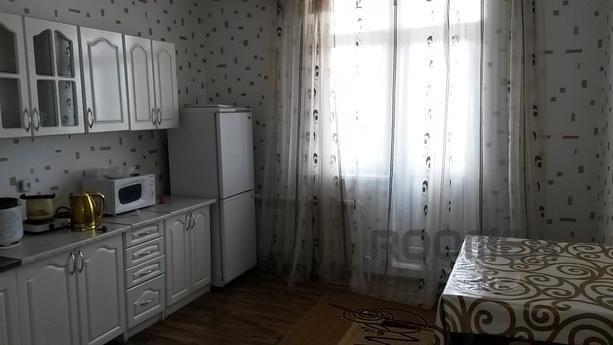 Cdam 3 kom.kvartiru 90m2, Aktobe - apartment by the day