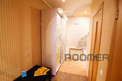 One bedroom apartment in the center, Novokuznetsk - apartment by the day