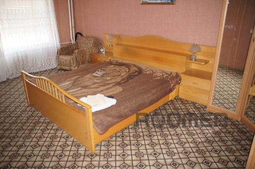 2-х-комнатная квартира находится на улице Комсомольская, 8. 