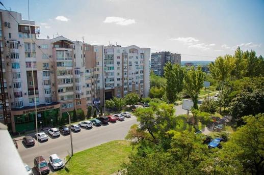 Excellent 2-room Lux on Gagarin Street, Zaporizhzhia - apartment by the day