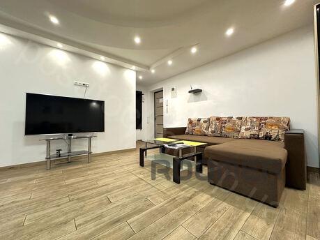 1 room Lux studio, Patrioticheskaya st., 56a, Zaporizhzhia - apartment by the day