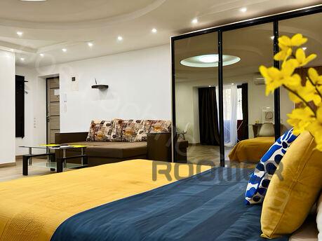 1 room Lux studio, Patrioticheskaya st., 56a, Zaporizhzhia - apartment by the day