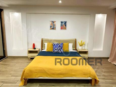 1 room Lux studio, Patrioticheskaya st., 56a, Zaporizhzhia - apartment by the day