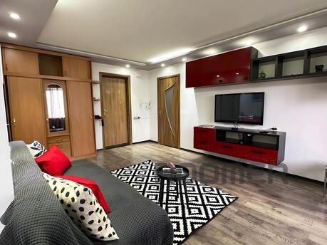 2 room LUX near Universitetskaya square, Zaporizhzhia - apartment by the day