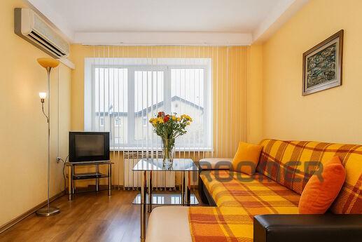 Daily rent 2-room semi-luxury at the Small Market, Zaporizhzhia - apartment by the day