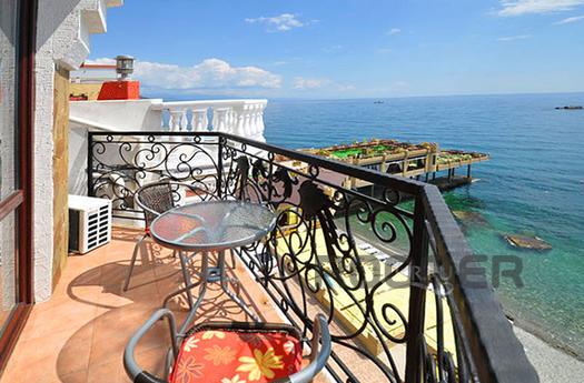 Castle Leonardo Bluff, Crimea, Alushta - apartment by the day