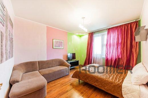 Excellent apartment near the metro, Moscow - apartment by the day