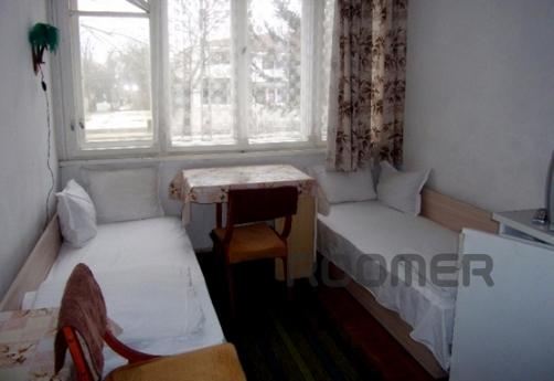 Уютный номер с двумя кроватями в центре Хисар. Он располагае
