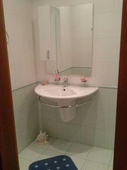 A cozy apartment in a new house, Novosibirsk - apartment by the day
