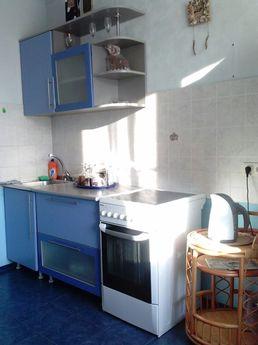 A cozy apartment in a new house, Novosibirsk - apartment by the day