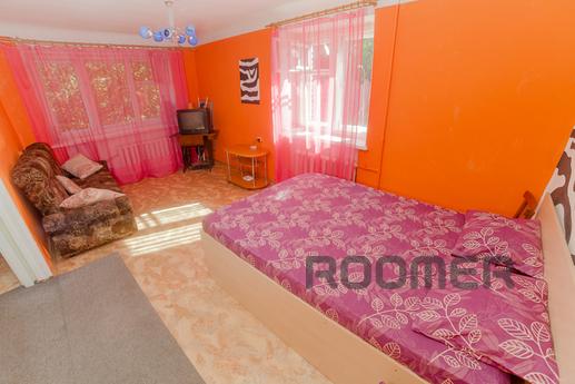 Cozy studio in the center of the metro, Novosibirsk - apartment by the day